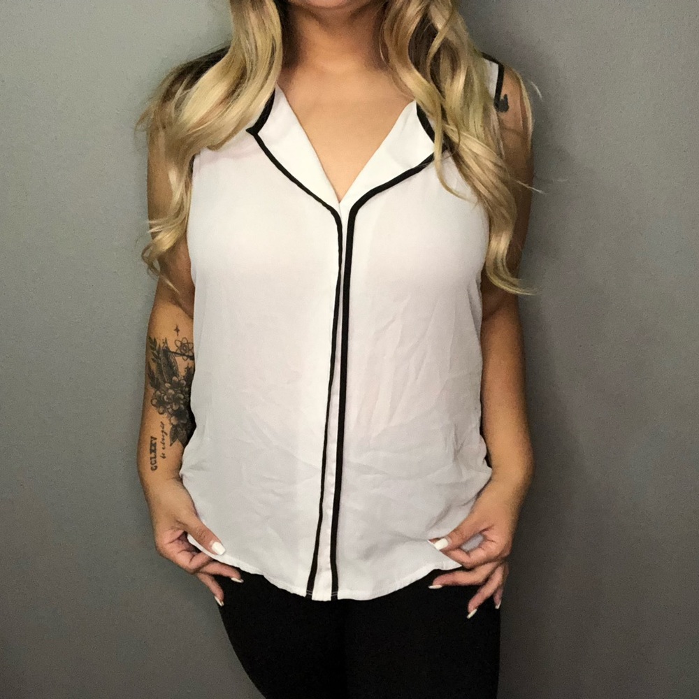 ‼️ SOLD ‼️ Black and white blouse.